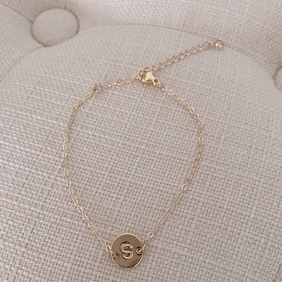 Gold tone initial S bracelet - Picture 1 of 5